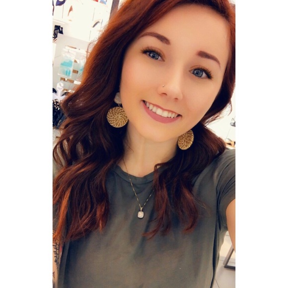 Meet your Posher, Courtney - Picture 5 of 8